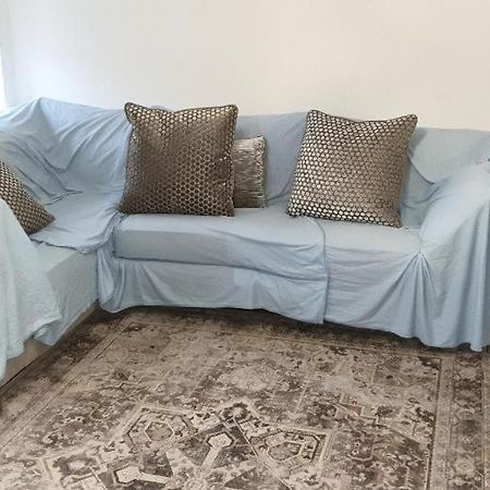 Lovely 2-Bedroom, 1 Bathroom Home, Sleeps 4 Londres Exterior foto