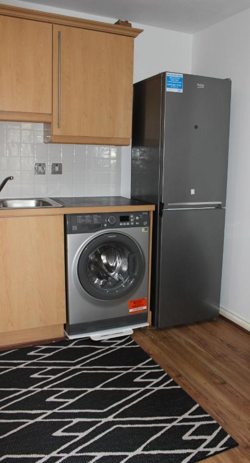 Lovely 2-Bedroom, 1 Bathroom Home, Sleeps 4 Londres Exterior foto